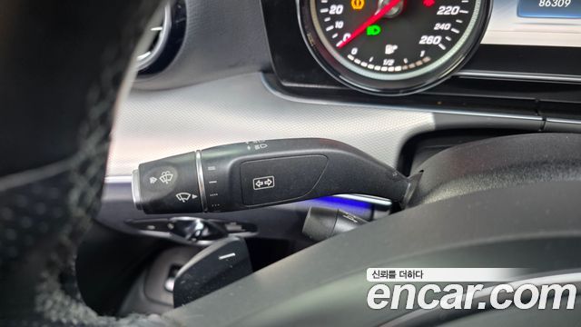 Mercedes-Benz E-Class 2018 — photo 34