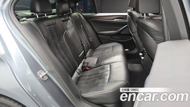 BMW 5-Series 2017 — photo 17