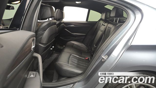 BMW 5-Series 2017 — photo 18