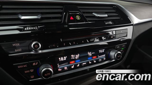BMW 5-Series 2017 — photo 23