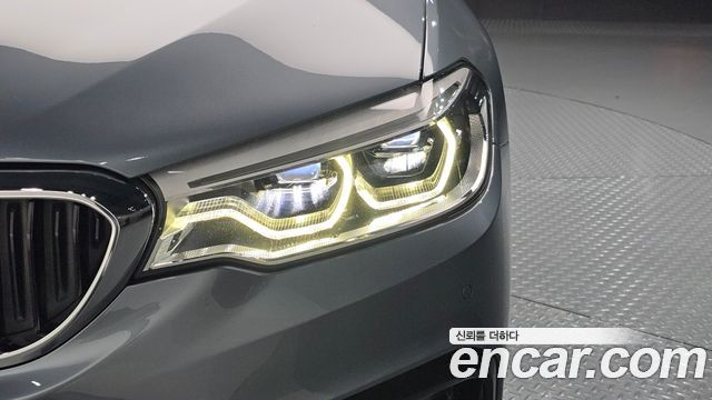 BMW 5-Series 2017 — photo 8