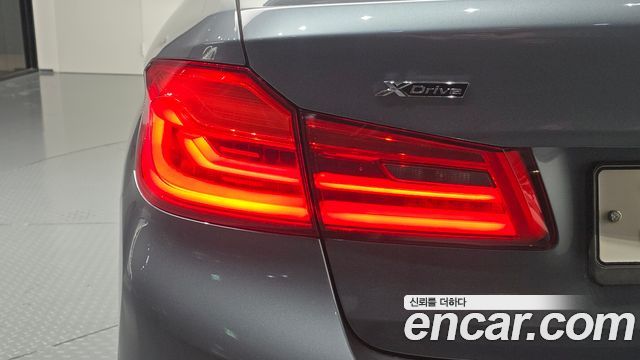 BMW 5-Series 2017 — photo 9
