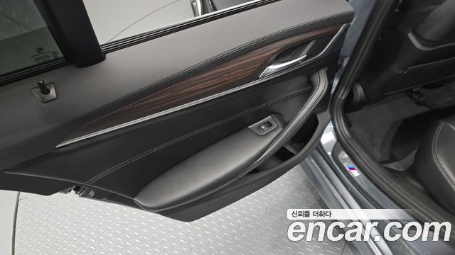 BMW 5-Series 2017 — photo 15