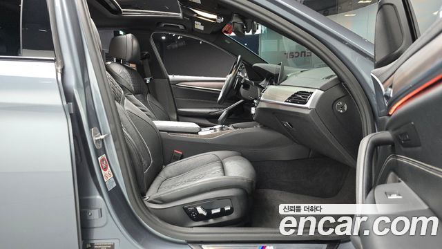 BMW 5-Series 2017 — photo 16