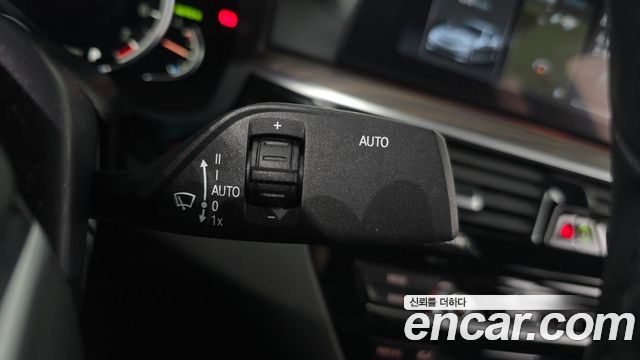 BMW 5-Series 2017 — photo 28