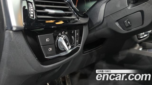 BMW 5-Series 2017 — photo 29