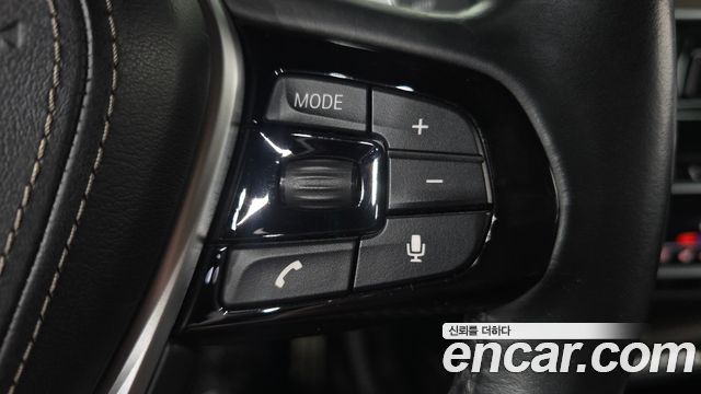 BMW 5-Series 2017 — photo 31