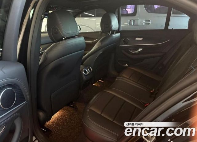 Mercedes-Benz E-Class 2021 — photo 7