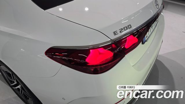 Mercedes-Benz E-Class 2026 — photo 12