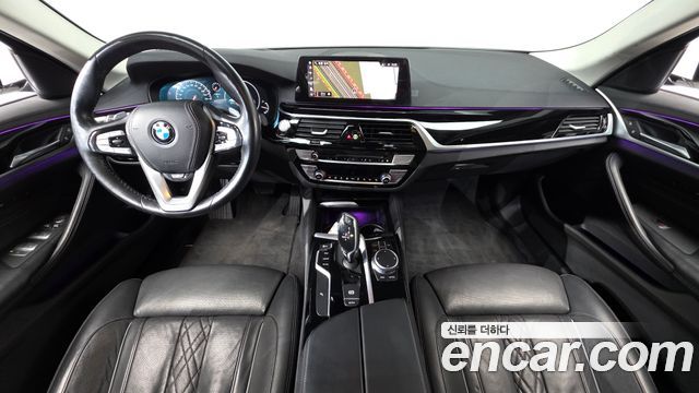 BMW 5-Series 2019 — photo 10