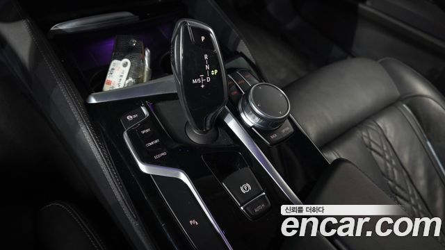 BMW 5-Series 2019 — photo 12