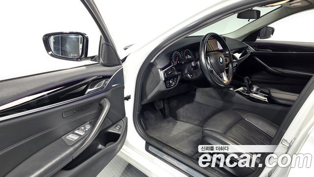BMW 5-Series 2019 — photo 13