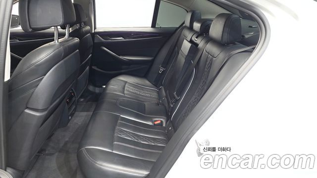 BMW 5-Series 2019 — photo 17