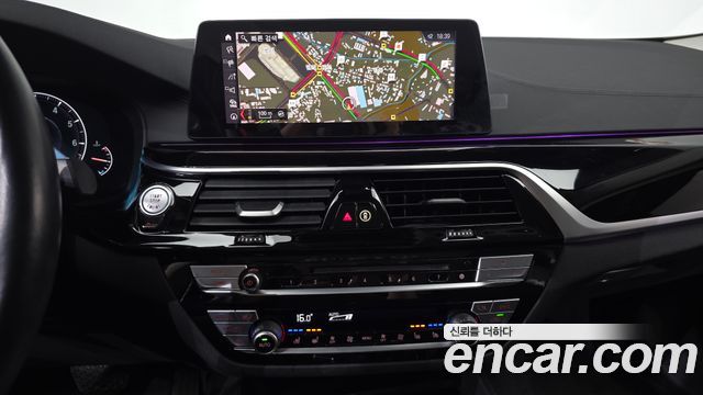 BMW 5-Series 2019 — photo 18
