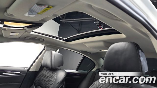 BMW 5-Series 2019 — photo 22