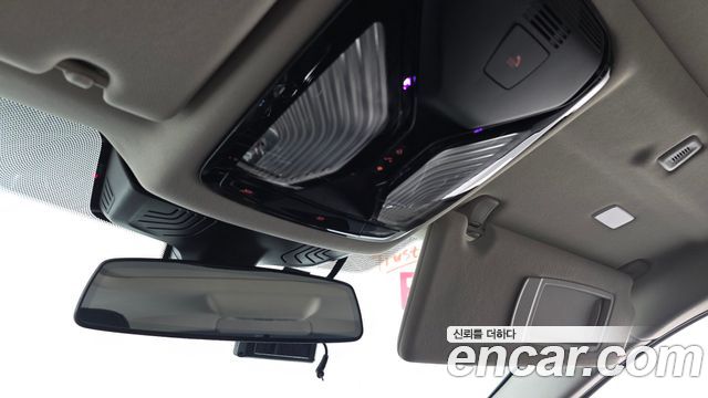 BMW 5-Series 2019 — photo 25