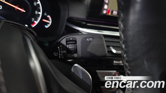 BMW 5-Series 2019 — photo 26