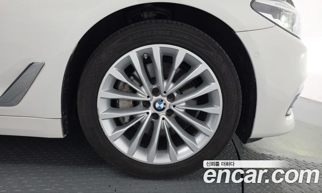 BMW 5-Series 2019 — photo 7