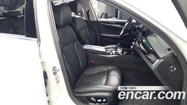 BMW 5-Series 2019 — photo 16