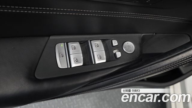 BMW 5-Series 2019 — photo 27