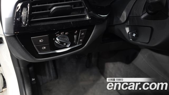 BMW 5-Series 2019 — photo 28