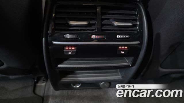 BMW 5-Series 2019 — photo 31