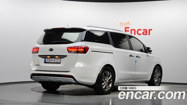 Kia Canival 2016 — photo 2