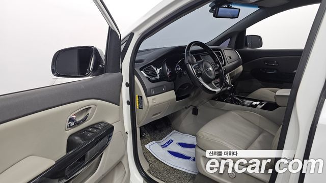 Kia Canival 2016 — photo 10