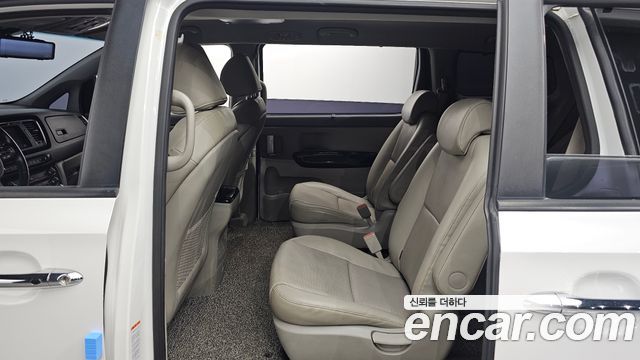 Kia Canival 2016 — photo 11