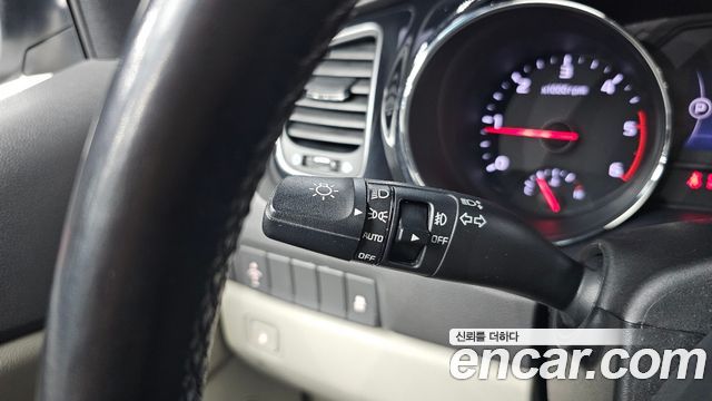 Kia Canival 2016 — photo 12