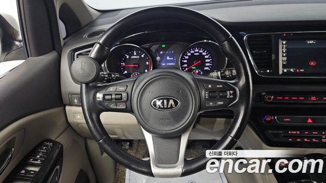Kia Canival 2016 — photo 14