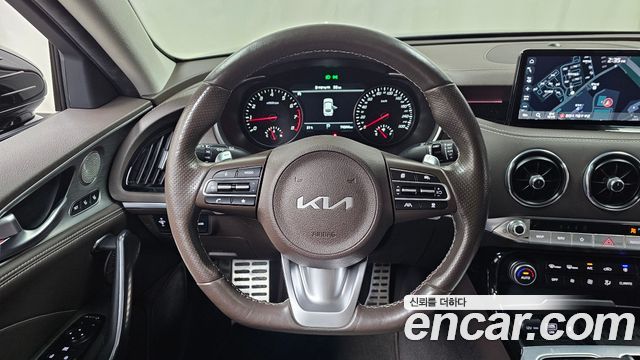 Kia Stinger 2023 — photo 19