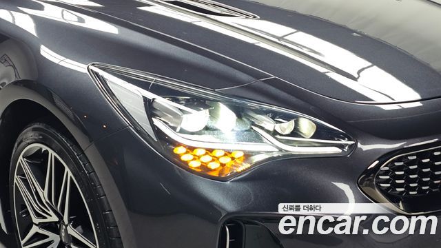Kia Stinger 2023 — photo 8