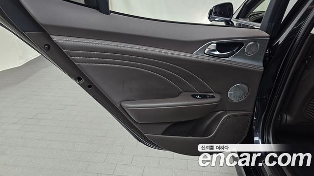 Kia Stinger 2023 — photo 15