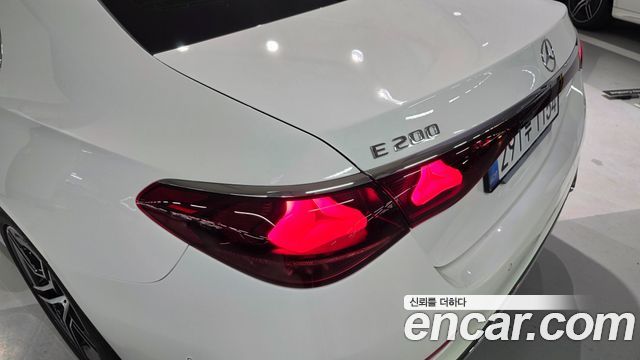 Mercedes-Benz E-Class 2026 — photo 12
