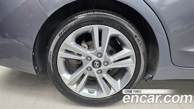 Hyundai AVANTE 2017 — photo 5