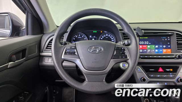 Hyundai AVANTE 2017 — photo 18