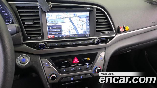 Hyundai AVANTE 2017 — photo 19