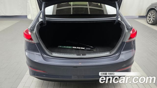 Hyundai AVANTE 2017 — photo 26