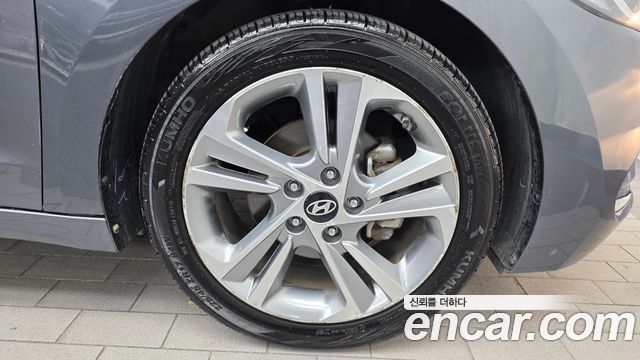 Hyundai AVANTE 2017 — photo 7