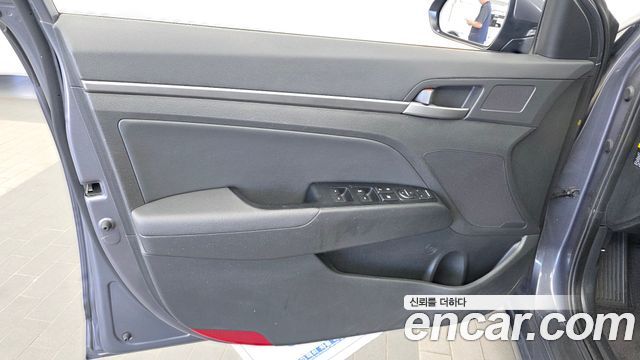 Hyundai AVANTE 2017 — photo 14