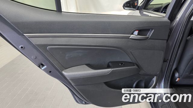 Hyundai AVANTE 2017 — photo 15