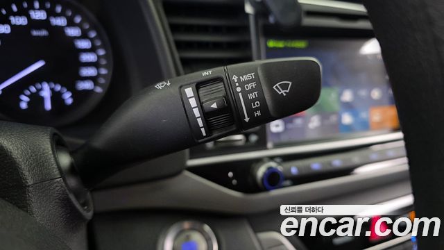 Hyundai AVANTE 2017 — photo 27