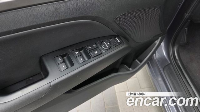 Hyundai AVANTE 2017 — photo 28