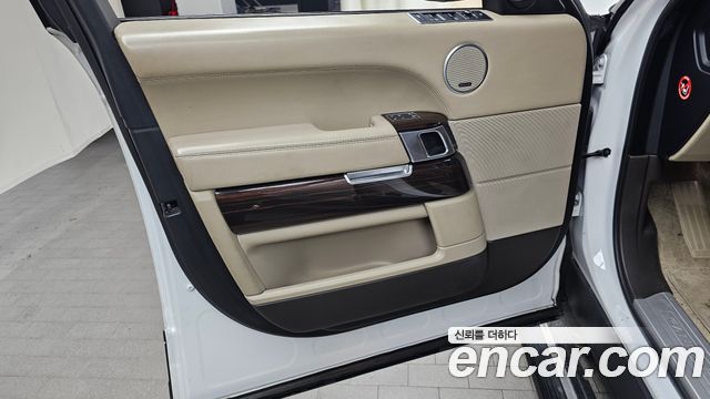 Land Rover Range Rover 2017 — photo 14