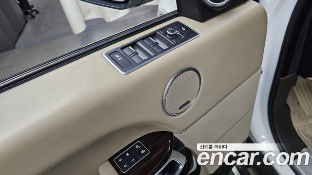 Land Rover Range Rover 2017 — photo 29