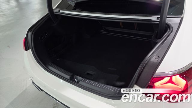 Mercedes-Benz E-Class 2026 — photo 9