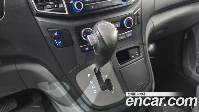 Hyundai Starex 2019 — photo 12