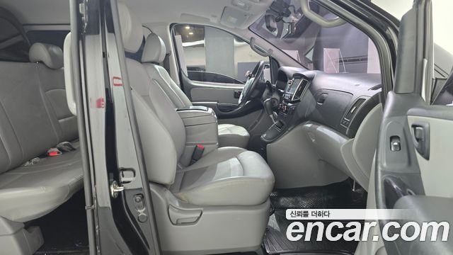 Hyundai Starex 2019 — photo 16