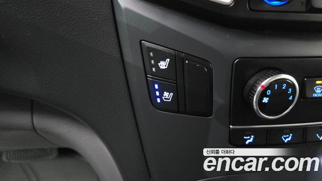 Hyundai Starex 2019 — photo 28